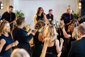 Read more about the article Liveband til rund fødselsdag med fyldt dansegulv